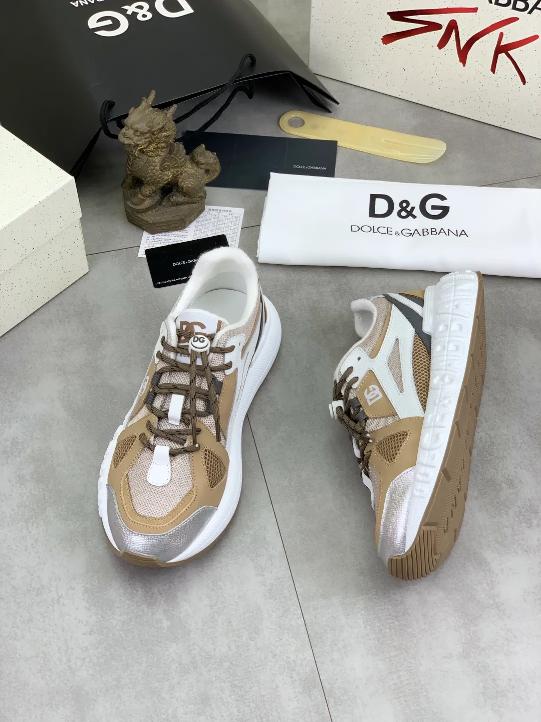 Men's men's shoes 💰P580💰[New model] Couple 🧑‍🤝‍🧑 style Top original order quality Synchronized with "DOLCE&GABBANA [Dolce & Gabbana] ~ High quality." Effect Low-top casual DG men's shoes, loved by many celebrities, using high-end imported top-layer calfskin splicing design + cowhide feet, simple and elegant, perfectly interpreting the latest inspiration of shoes, integrating classics and fashion. Luxurious dreams, dominating fashion Suitable for drivers, light and comfortable to drive, light and breathable for outdoor travel, high-end quality, trustworthy, 6️⃣colors🉑️ to choose from! Code number: 35-46